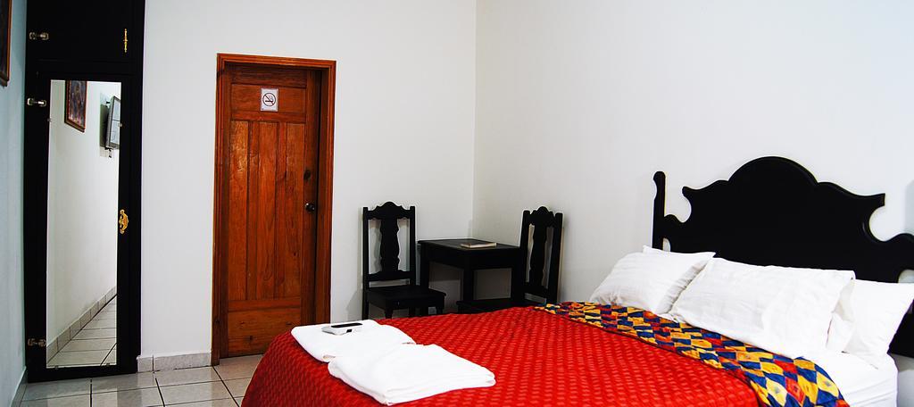 Uw Oasis Hotel 拉塞瓦 客房 照片